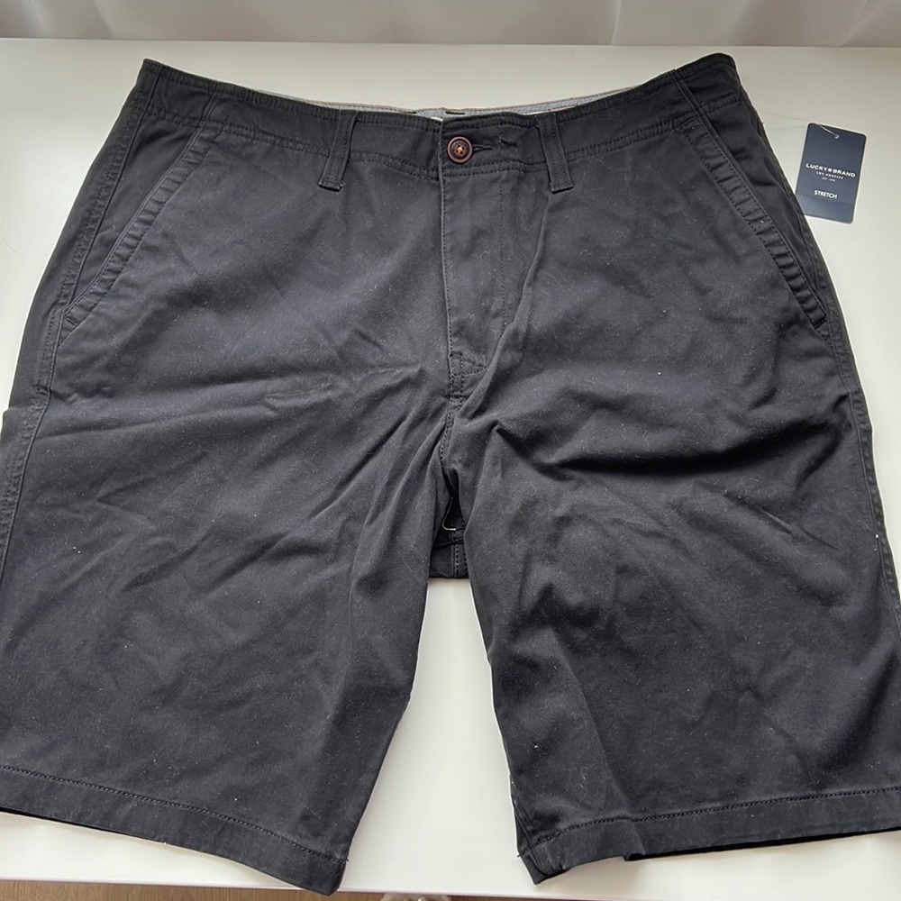 🛍 3/$10 NWT Men’s Lucky brand black shorts size 34